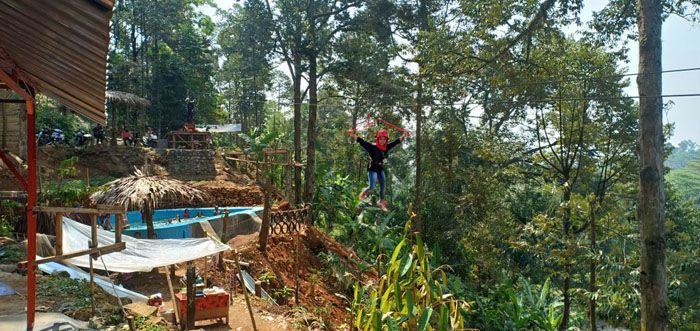 Pengunjung Dimanjakan Panorama Alam Dan Wahana Flying Fox