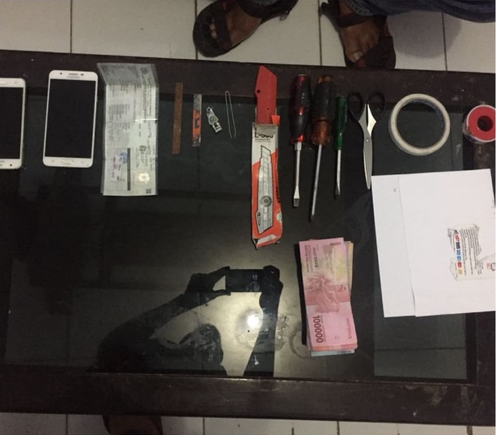 Kuras Tabungan Nasabah Rp120 Juta, Komplotan Pengganjal ATM Diringkus
