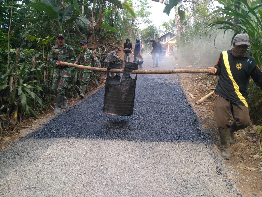 Alhamdulillah, Pengaspalan Jalan TMMD di Semampir Nyaris Selesai