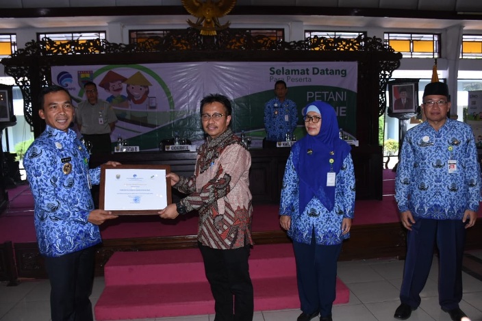 Putus Rantai Tengkulak, Saatnya 'Petani Go Online'