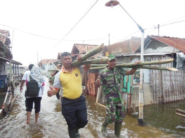 Rob Mulai Menggenang, Bangun Tanggul Darurat