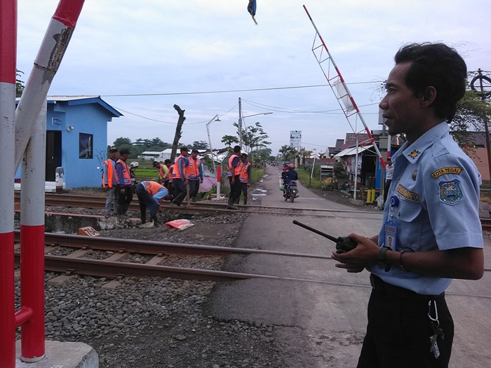 Lahan Untuk Jalur Ka Semi Cepat Jakarta Surabaya Mulai