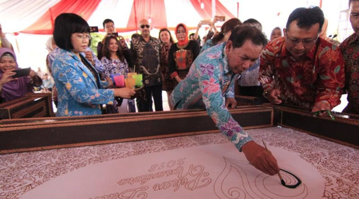 Launching Sarung Batik
