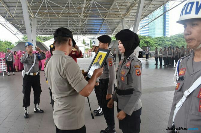 Ditipu Kenalan di Medsos untuk Foto Vulgar, Polwan Ini Akhirnya Dipecat - Radar Pekalongan Online