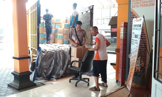 KPU Kebut Sortir dan Lipat Surat Suara