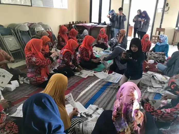 Limbah Koran Bisa Disulap jadi Aneka Kerajinan