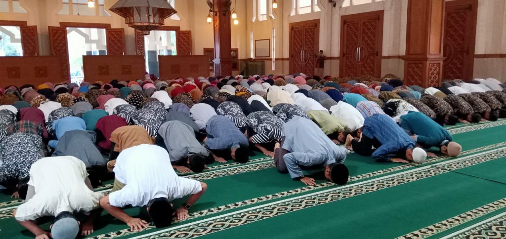 Lulus 100 %, Siswa SMK Ini Sujud Syukur