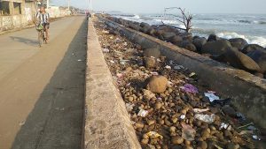 Miris, Sampah Berceceran Kotori Pesisir Pantai
