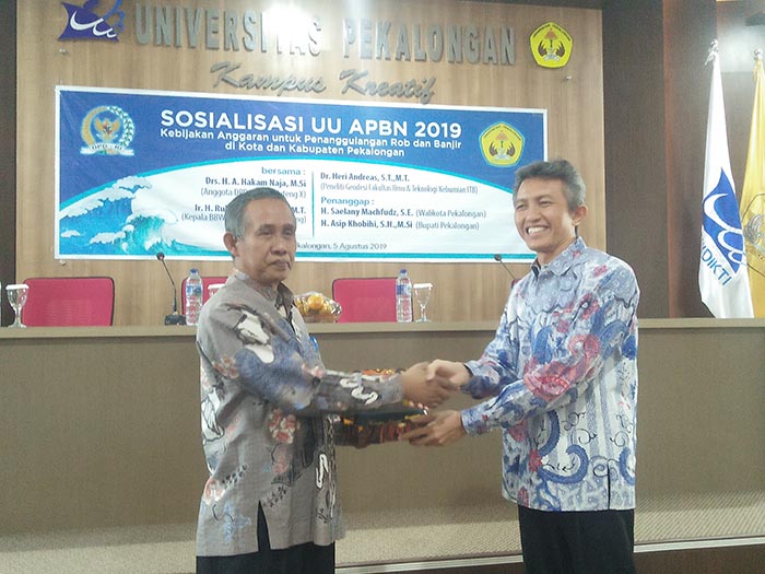 Tanggul Belum Cukup Atasi Persoalan Rob